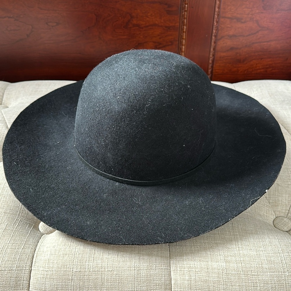 Floppy black hat